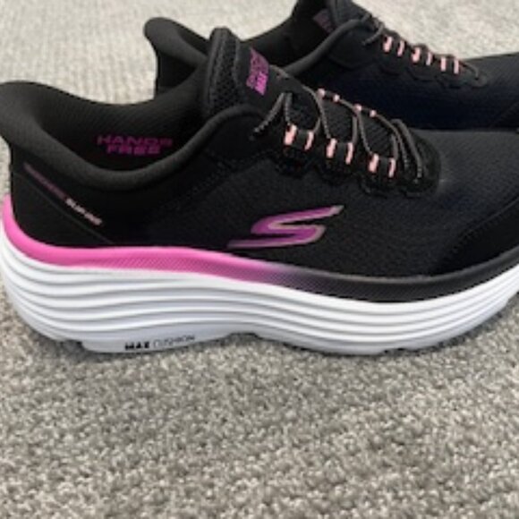 Womens Size 7.5 Sketchers Max Cushioning Endeavor Cardova Hands Free Slip-ins - Picture 3 of 6